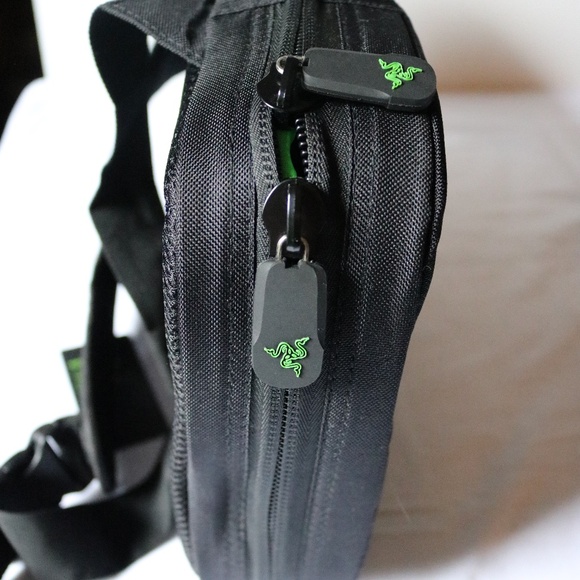 NWT Razer Full-size Keyboard Bag Backpack Black Green Gaming Travel - Picture 5 of 7